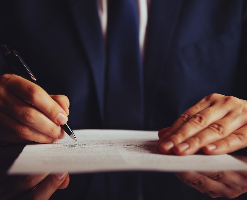 Contractul de muncă individual pe perioada determinată: încetare de drept în zi nelucrătoare