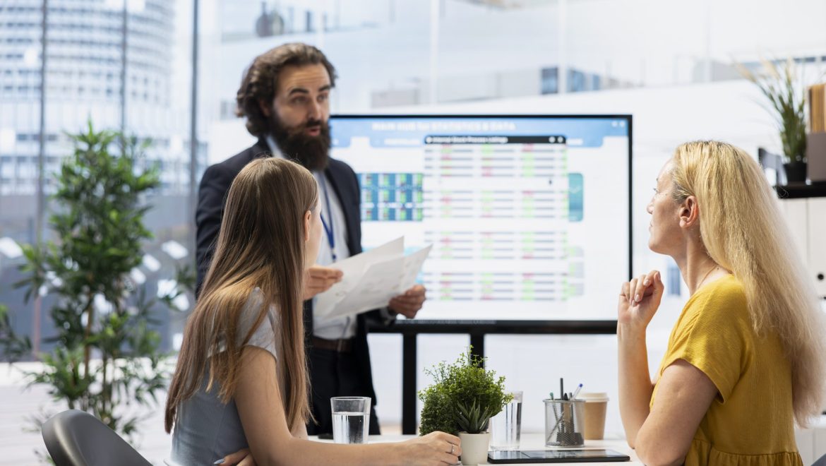 Externalizare payroll multi-entitate: cum consolidezi salarizarea pentru mai multe CUI-uri