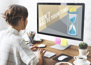 Managing complex shifts and overtime: from work scheduling to automated payslip generation foto articol pontaj